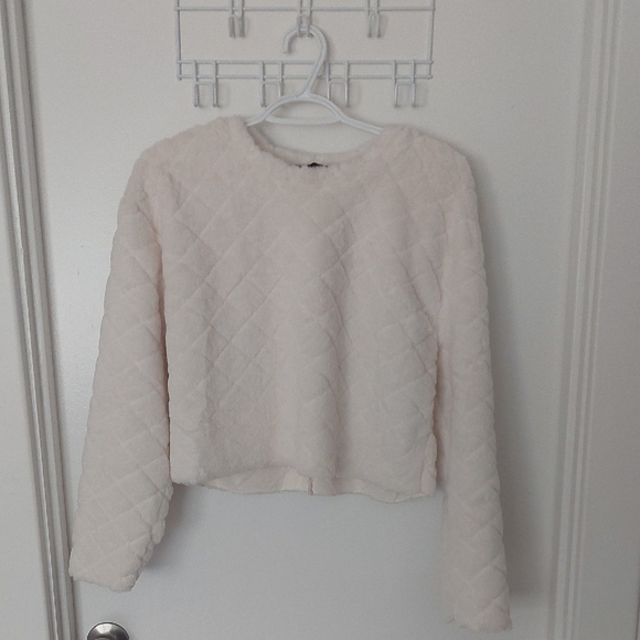 Zara Cream Fuzzy Sweater - Picture 1 of 2